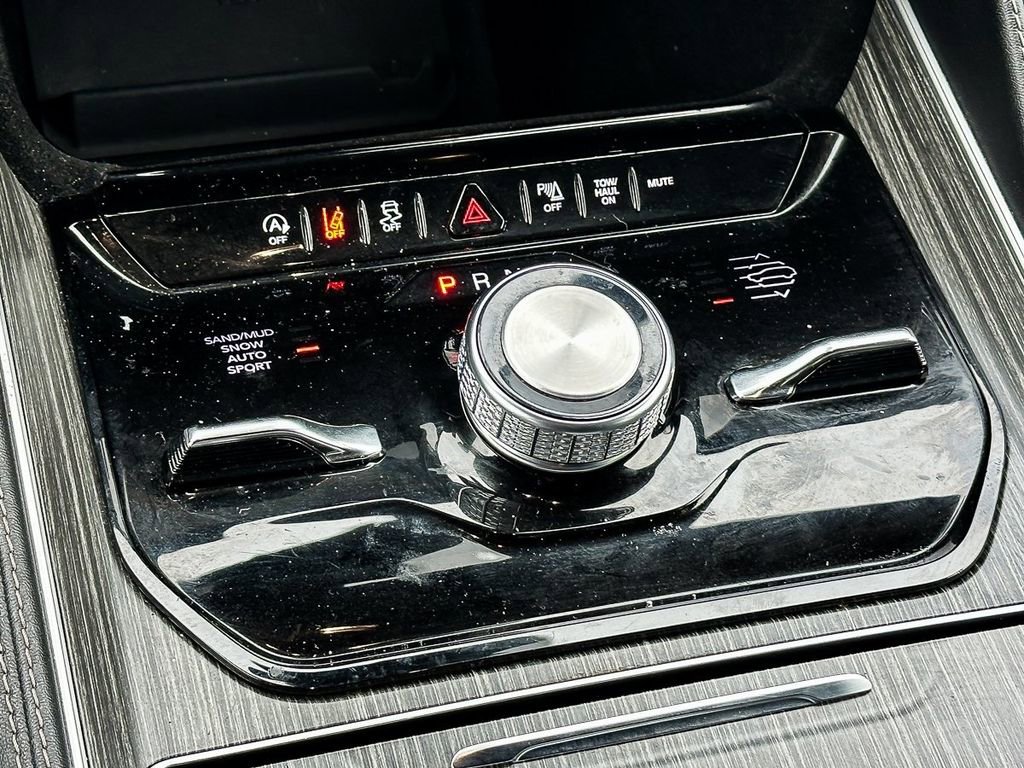 Used 2024 Jeep Wagoneer L Series III w/ Flexible Seating Group image 22