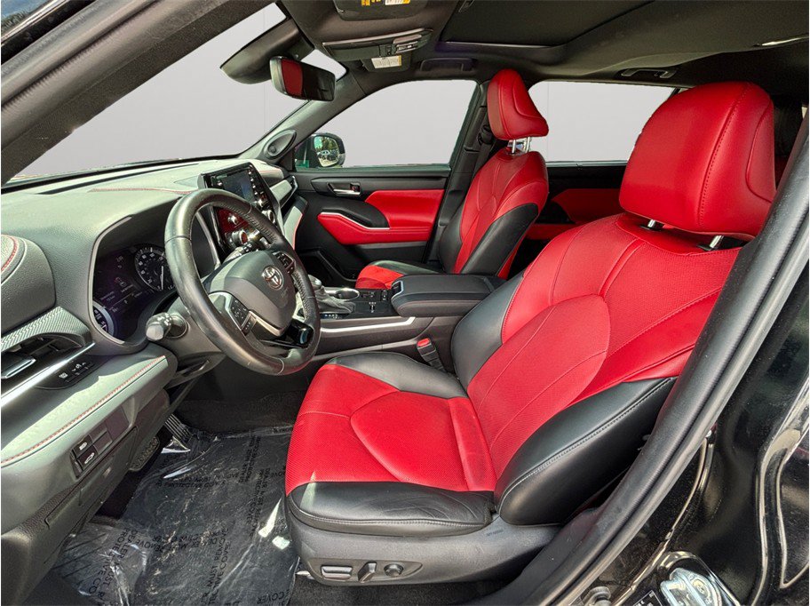 Used 2021 Toyota Highlander XSE FWD image 2