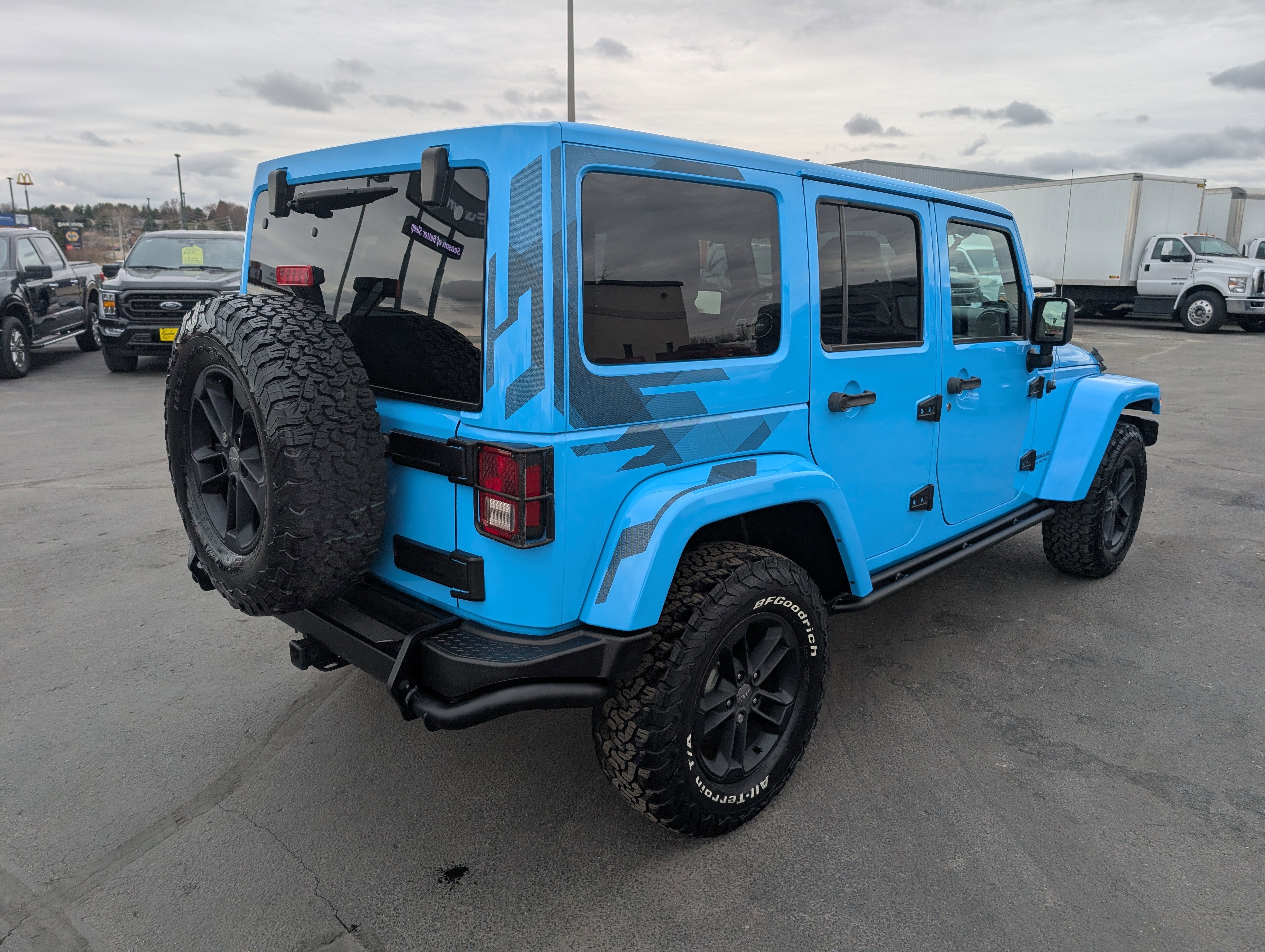 Used 2017 Jeep Wrangler Unlimited Sahara image 8