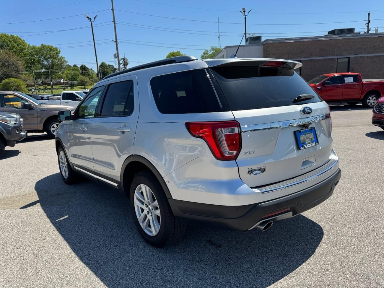 Used 2018 Ford Explorer XLT w/ Equipment Group 202A FWD image 5