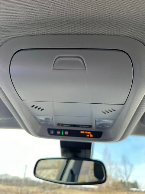 Used 2023 GMC Terrain SLE w/ Driver Convenience Package image 33