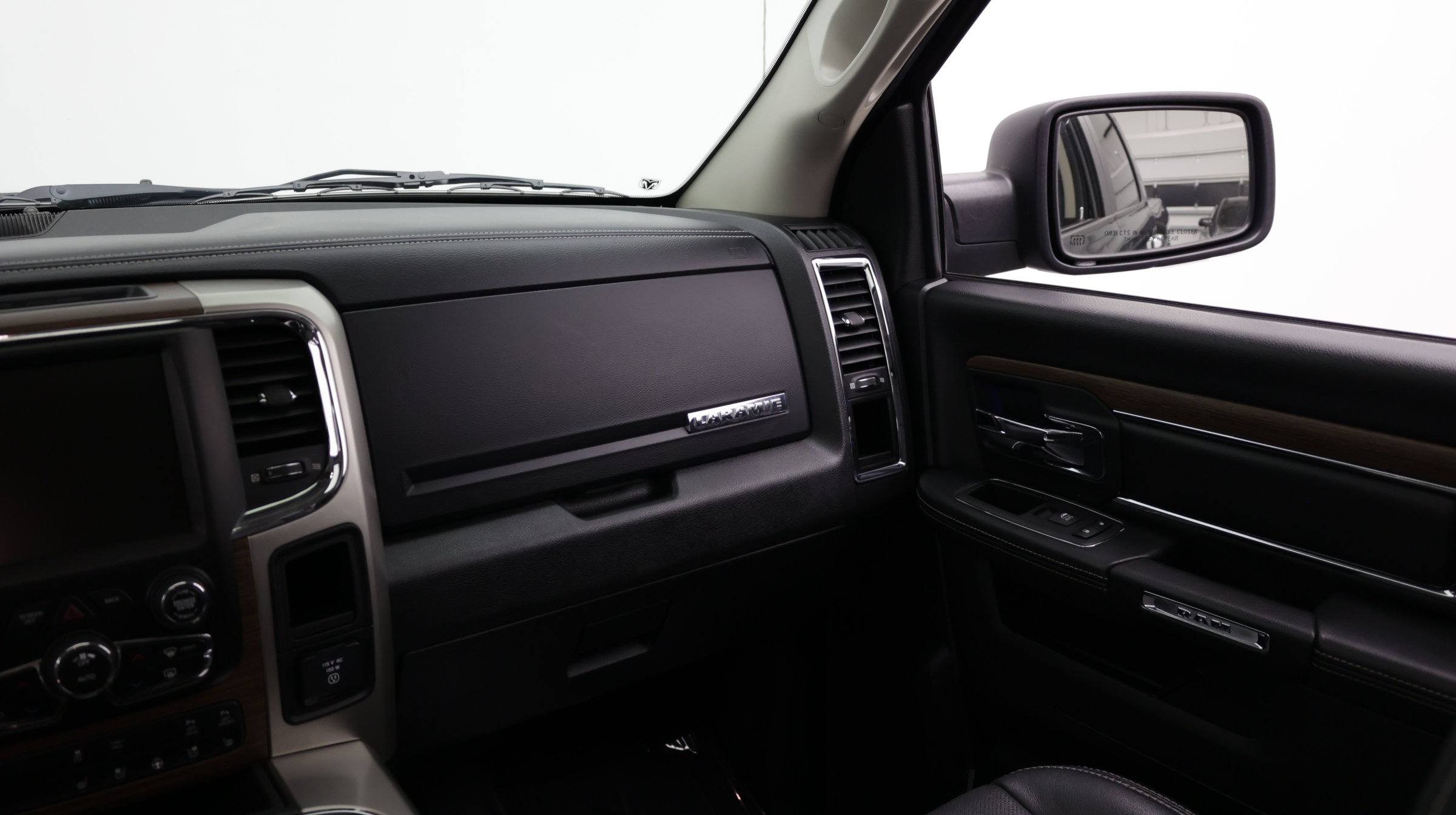 Used 2017 RAM 1500 Laramie w/ Convenience Group AWD/4WD image 39
