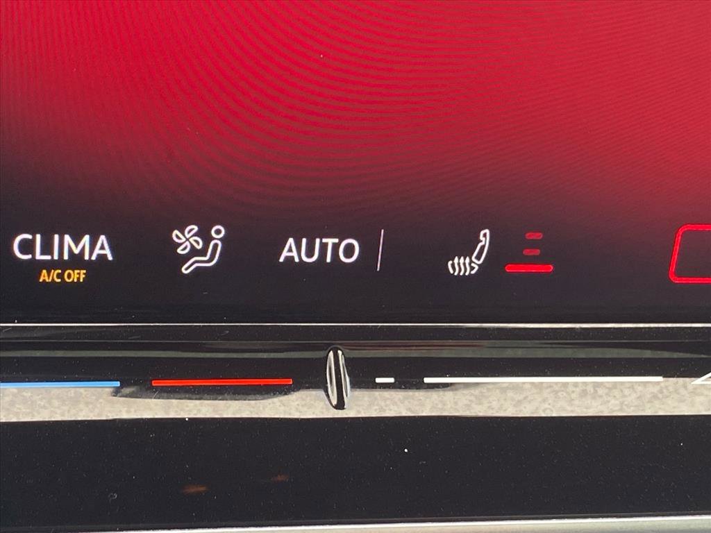 Used 2025 Volkswagen Tiguan SE R-Line image 15