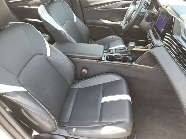 Used 2025 Toyota Camry SE FWD image 9