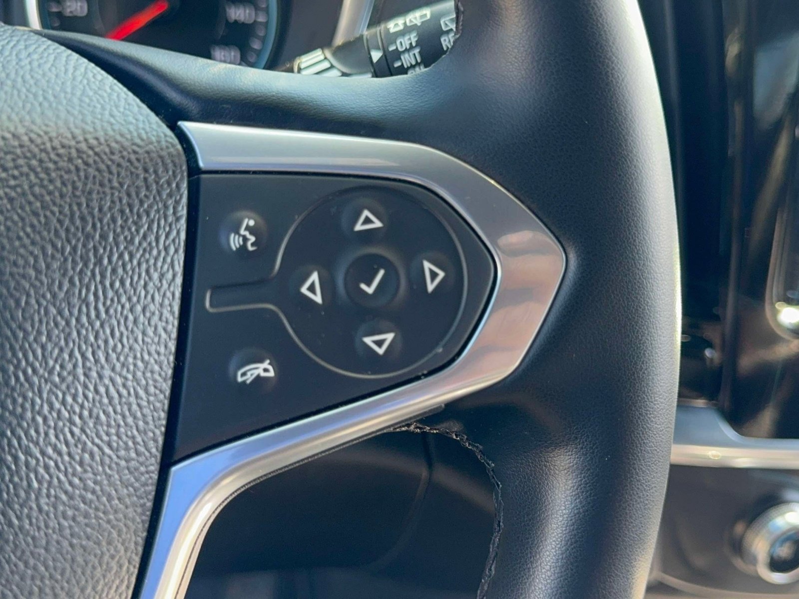 Used 2023 Chevrolet Traverse RS image 14