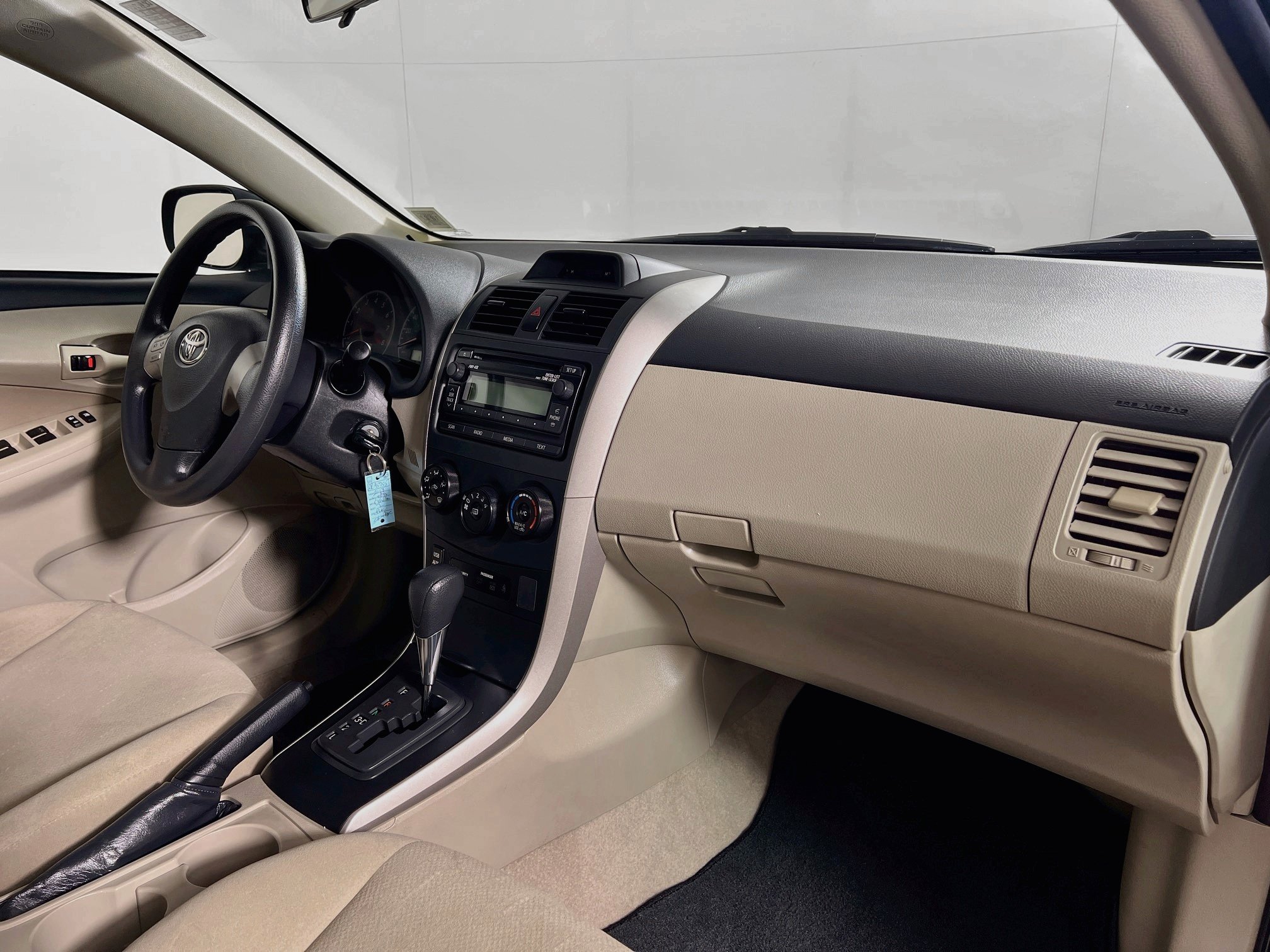 Used 2013 Toyota Corolla L FWD image 23