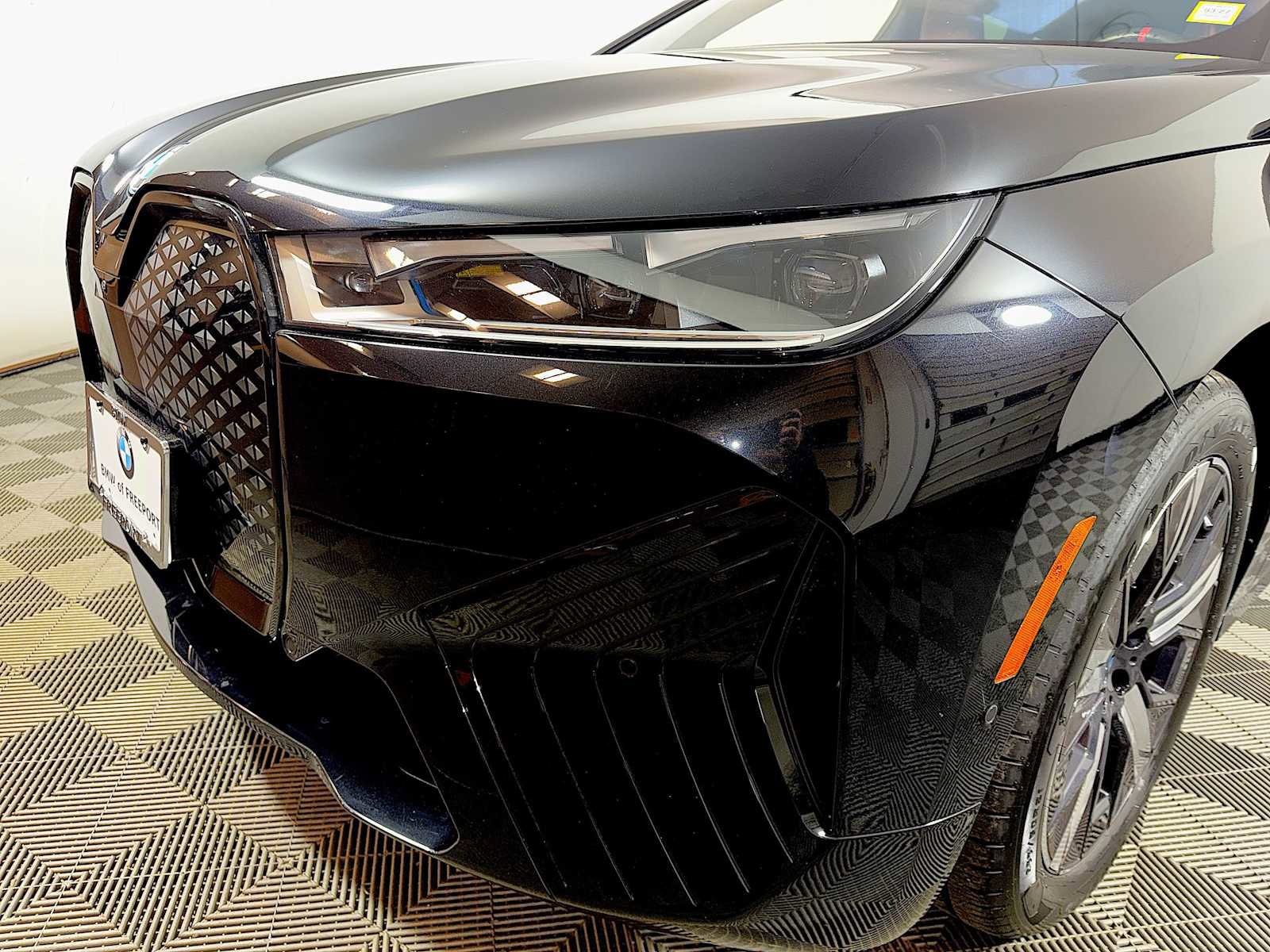 Used 2025 BMW iX M60 w/ Luxury Package image 27