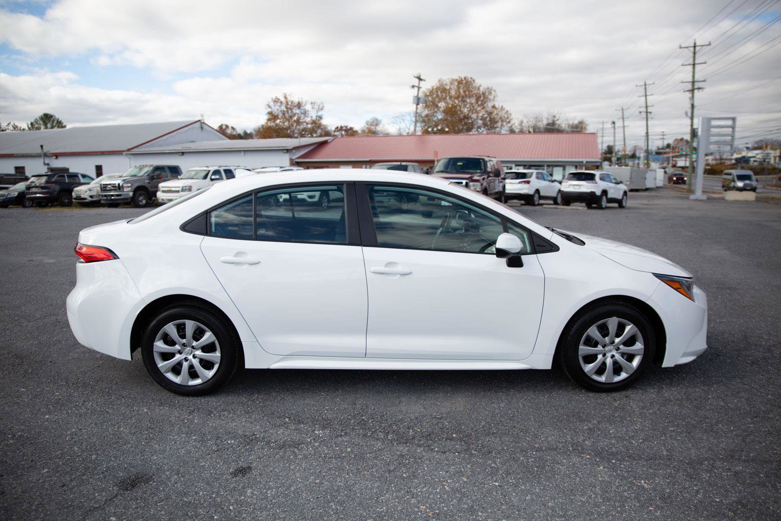 Used 2024 Toyota Corolla LE image 2