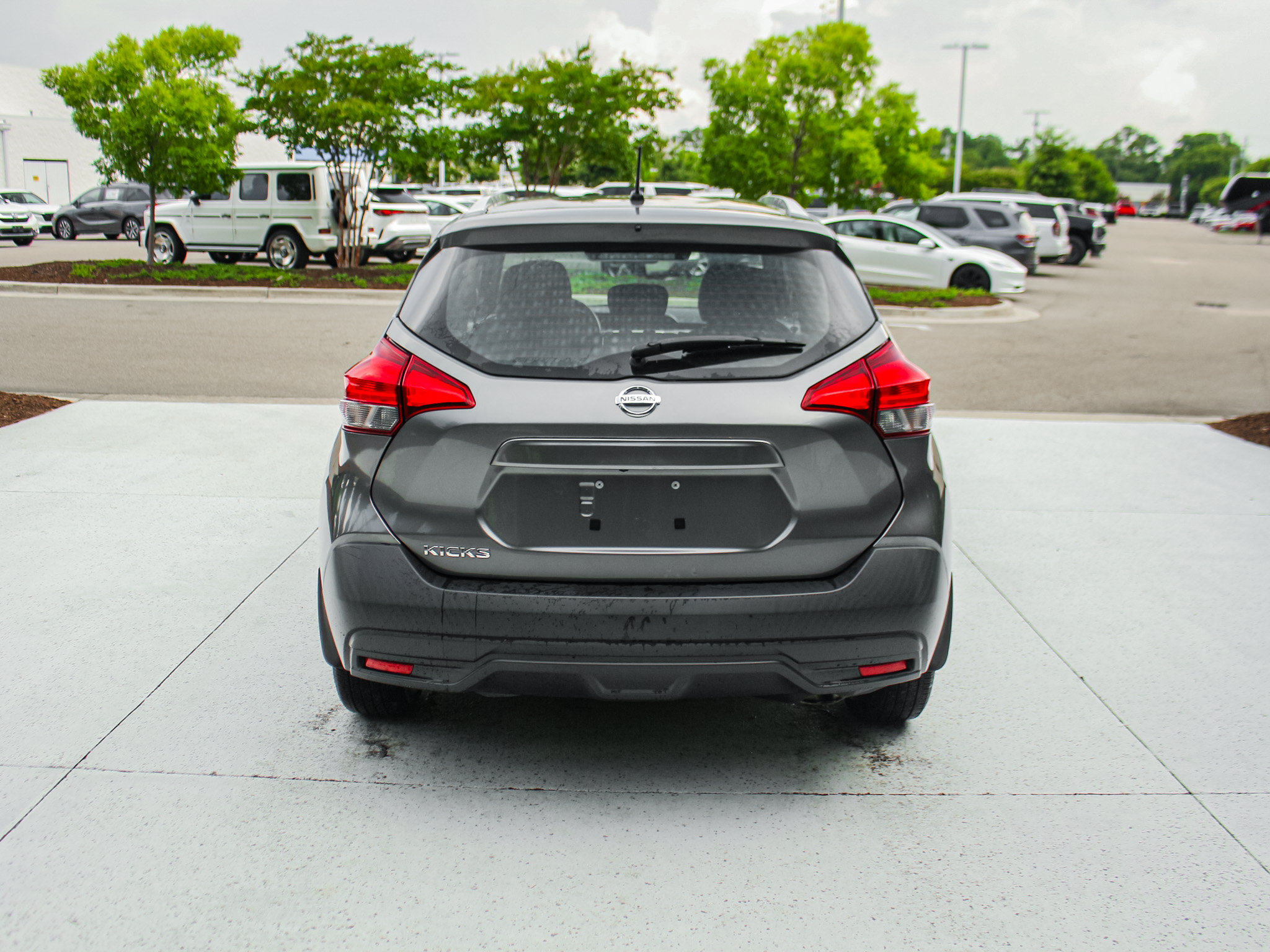 Used 2018 Nissan Kicks S FWD image 8