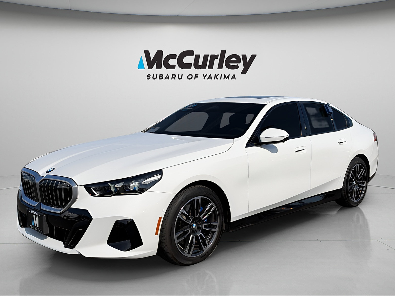 Used 2025 BMW 530i xDrive w/ M Sport Package AWD/4WD image 2