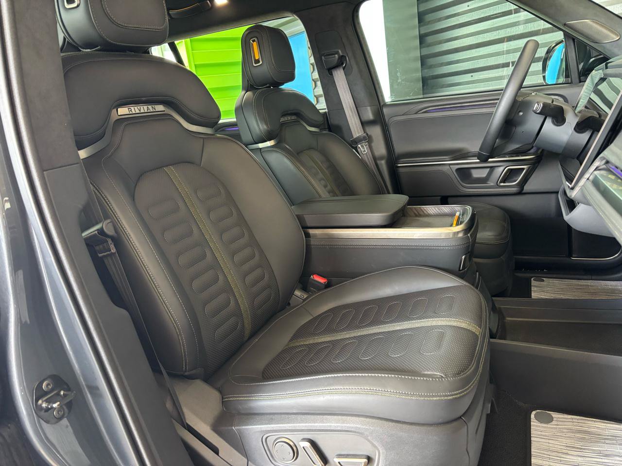 Used 2024 Rivian R1S Adventure AWD/4WD image 20