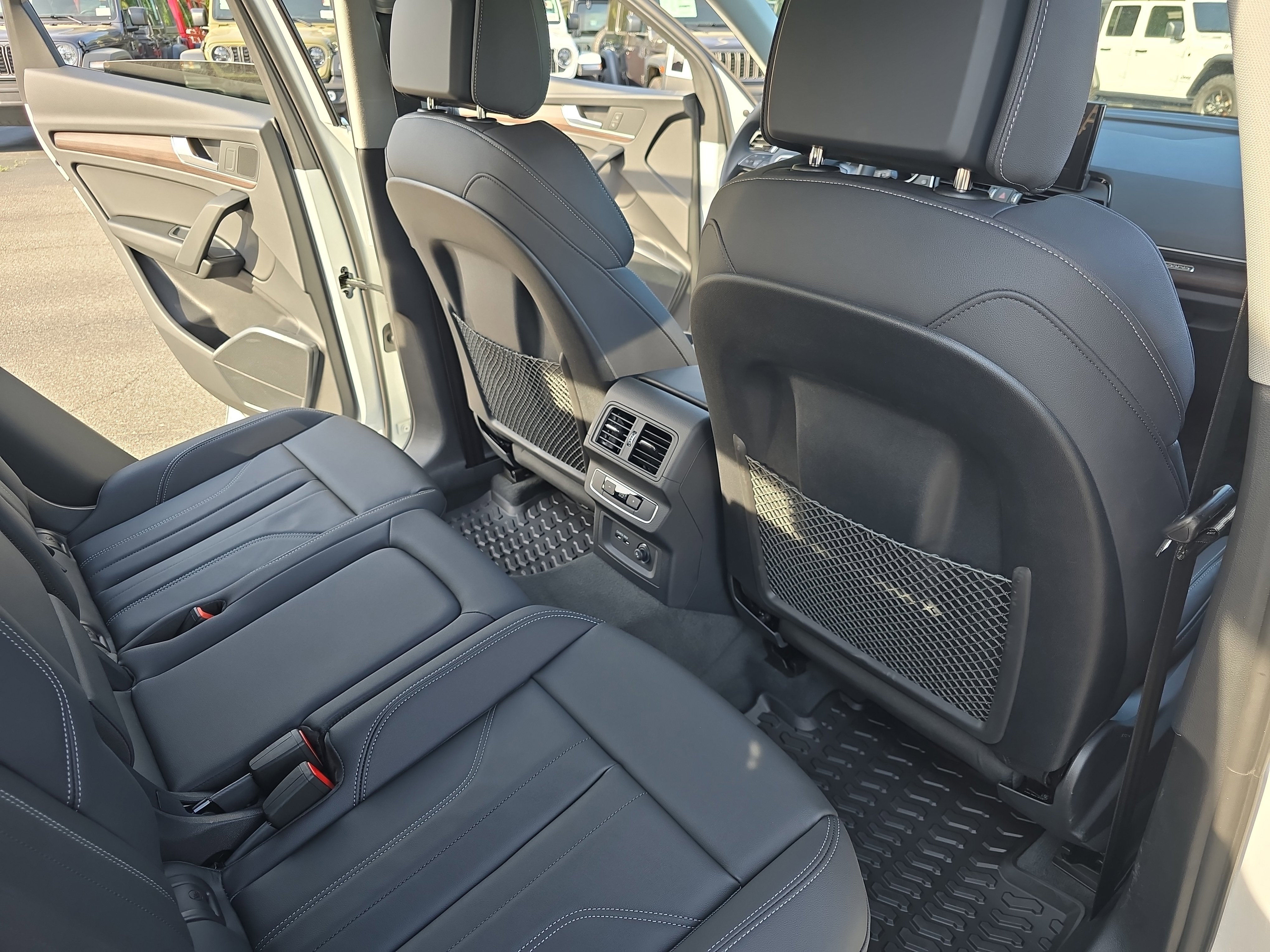 Used 2025 Audi Q5 e Premium image 11