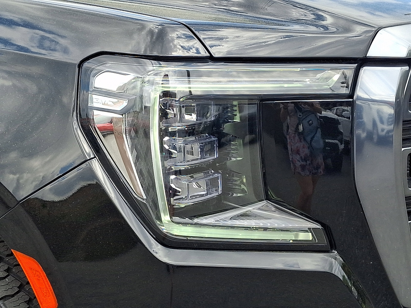 Used 2022 GMC Yukon XL AT4 image 9