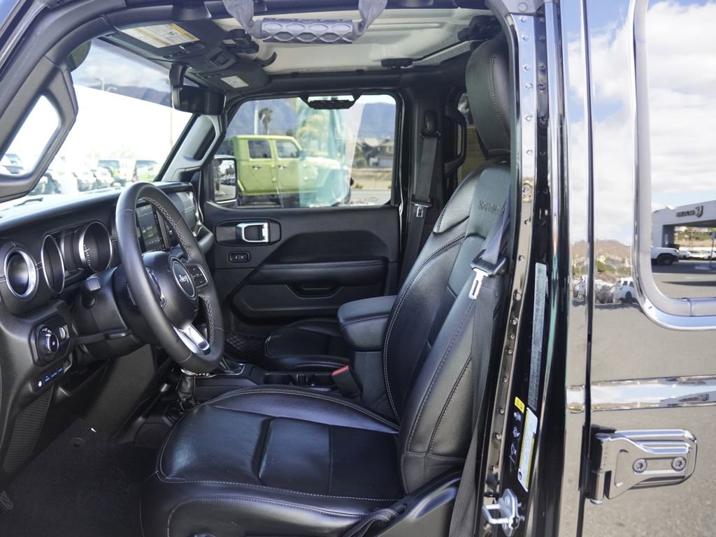 Used 2023 Jeep Wrangler Unlimited Sahara AWD/4WD image 22