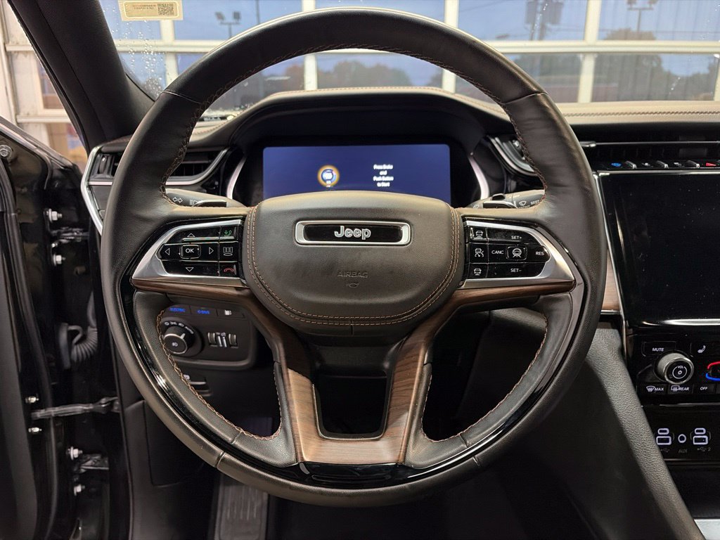 Used 2023 Jeep Grand Cherokee Summit w/ Luxury Tech Group V AWD/4WD image 25