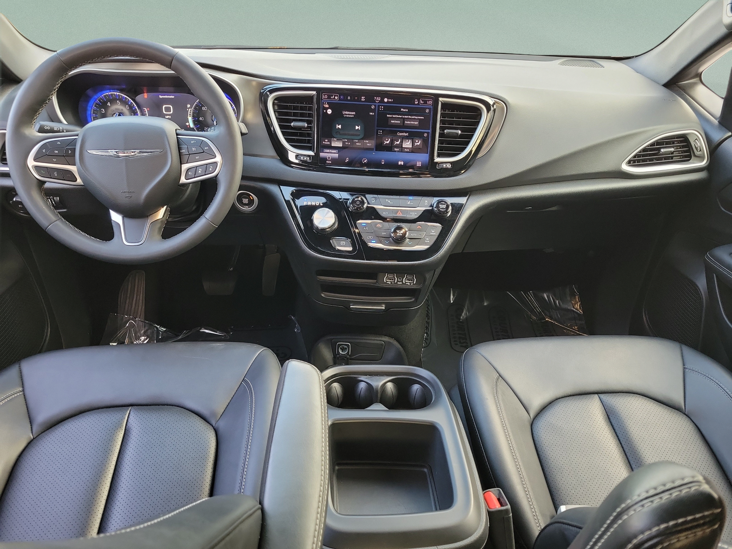 Used 2025 Chrysler Pacifica Select FWD image 11