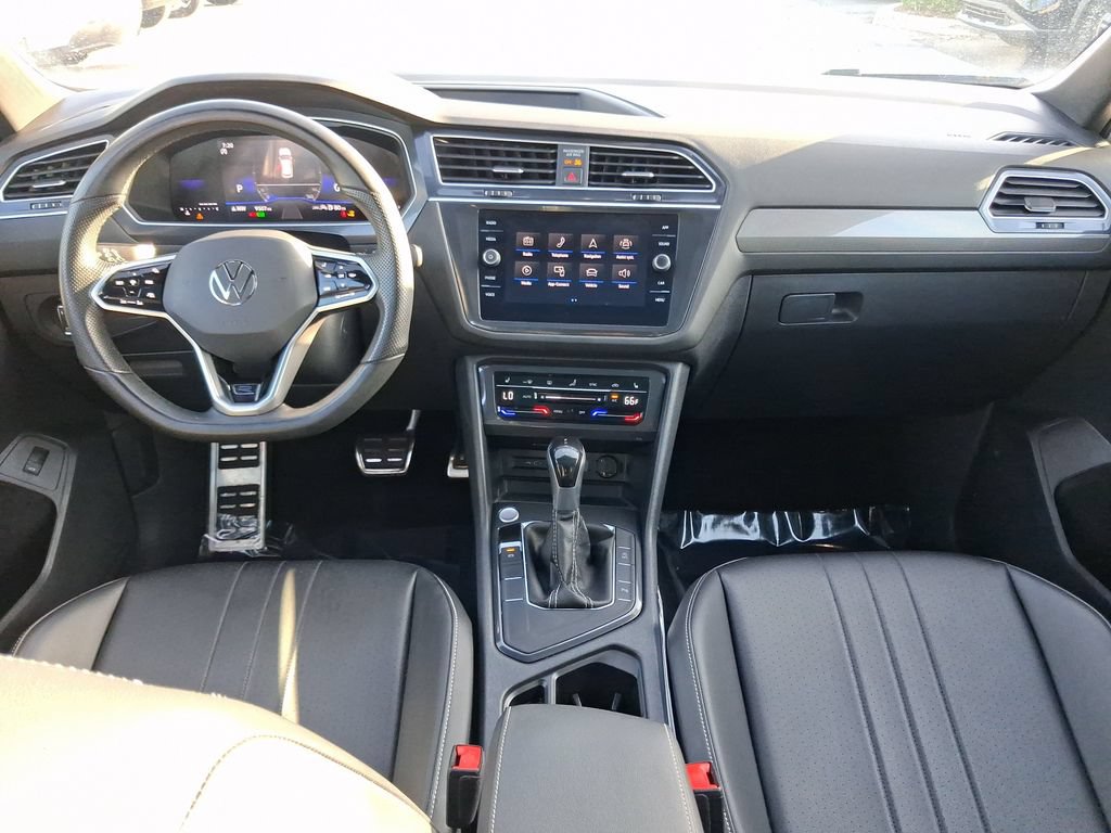 Used 2024 Volkswagen Tiguan SE R-Line FWD image 9