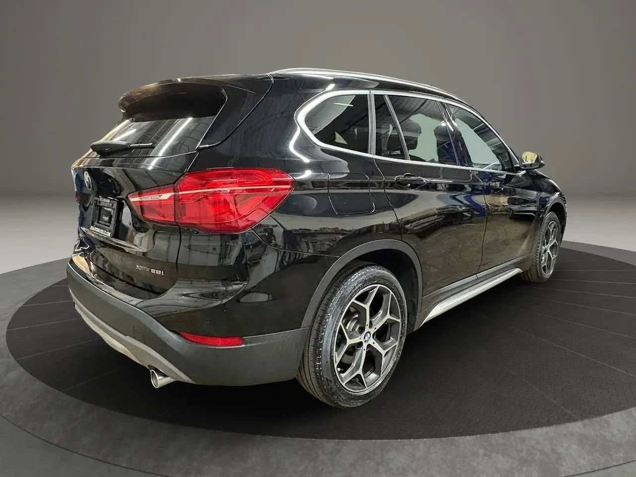 Used 2018 BMW X1 xDrive28i w/ Convenience Package AWD/4WD image 8