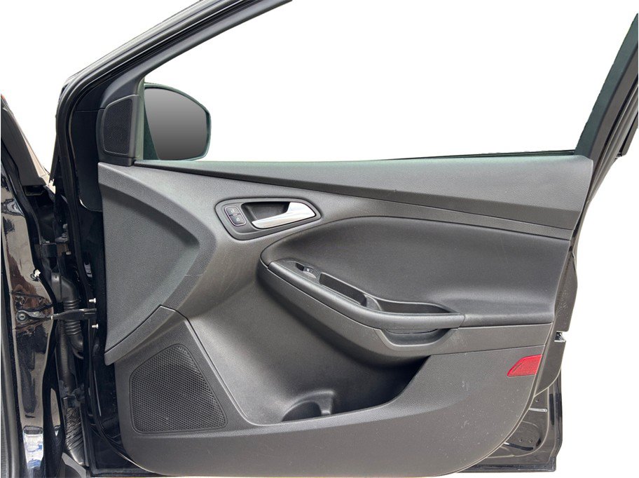 Used 2018 Ford Focus SE w/ SE Appearance Package FWD image 30