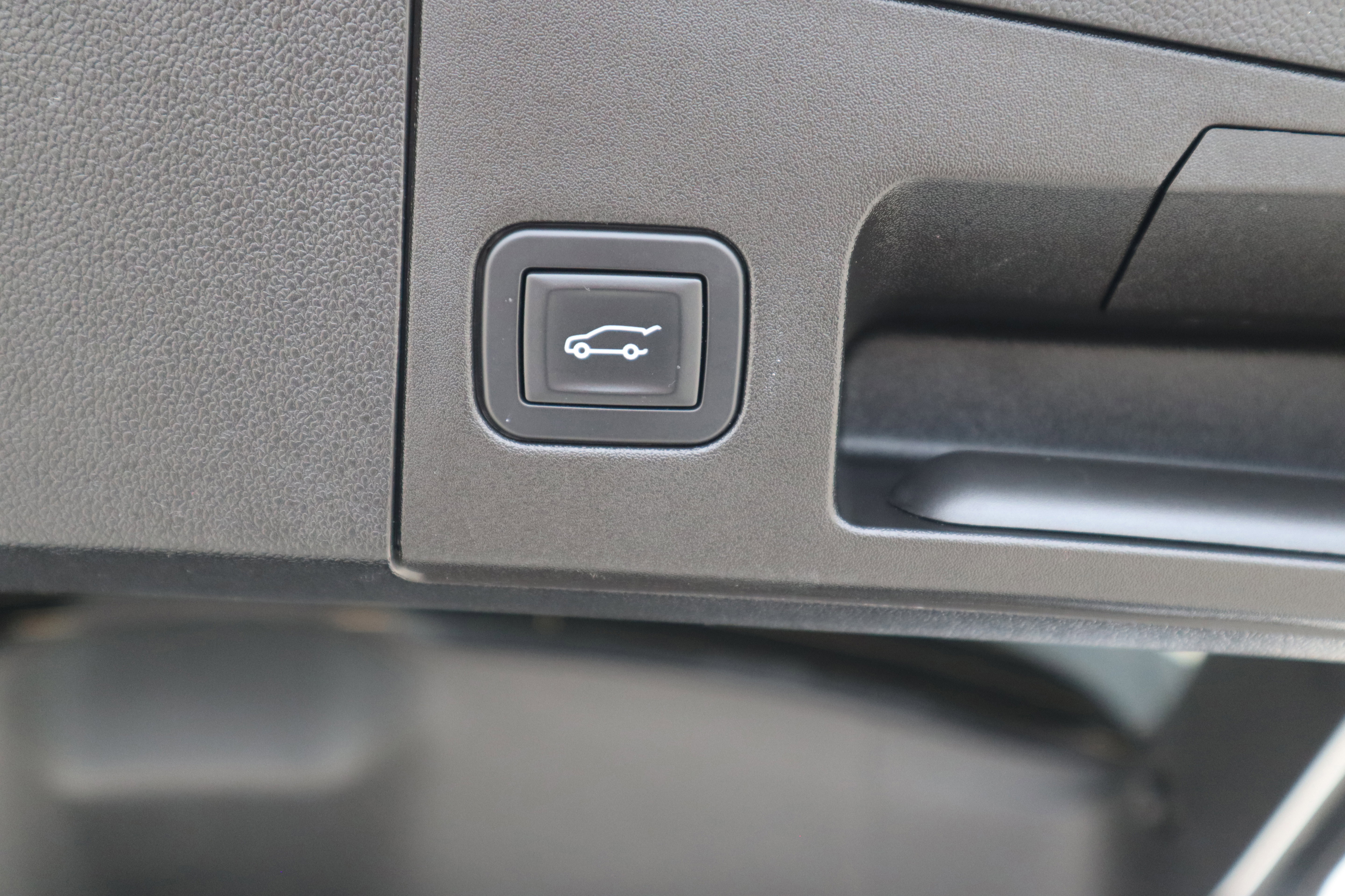 Used 2020 Cadillac XT4 Sport w/ Cold Weather Package image 16