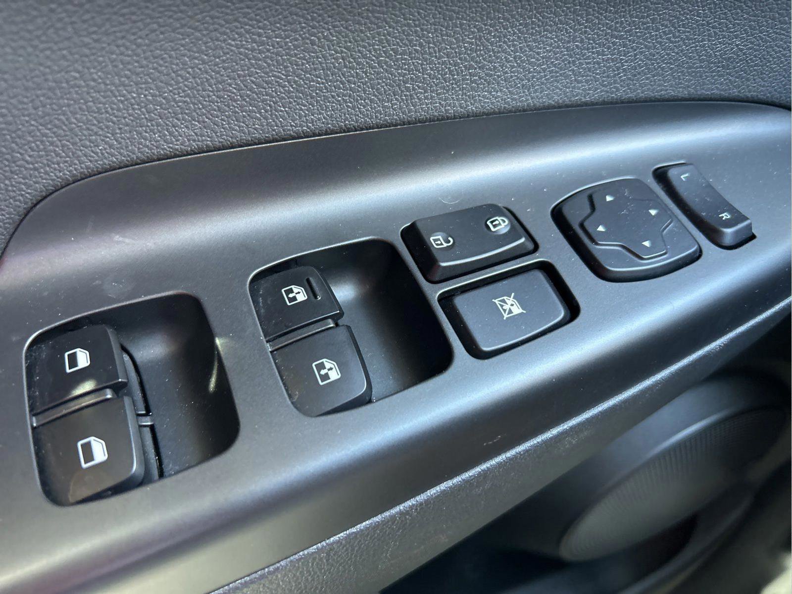 Used 2019 Hyundai Kona SEL w/ SEL Tech Package 02 FWD image 24
