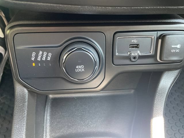 Used 2023 Jeep Renegade Latitude w/ Sun/Sound Group AWD/4WD image 33