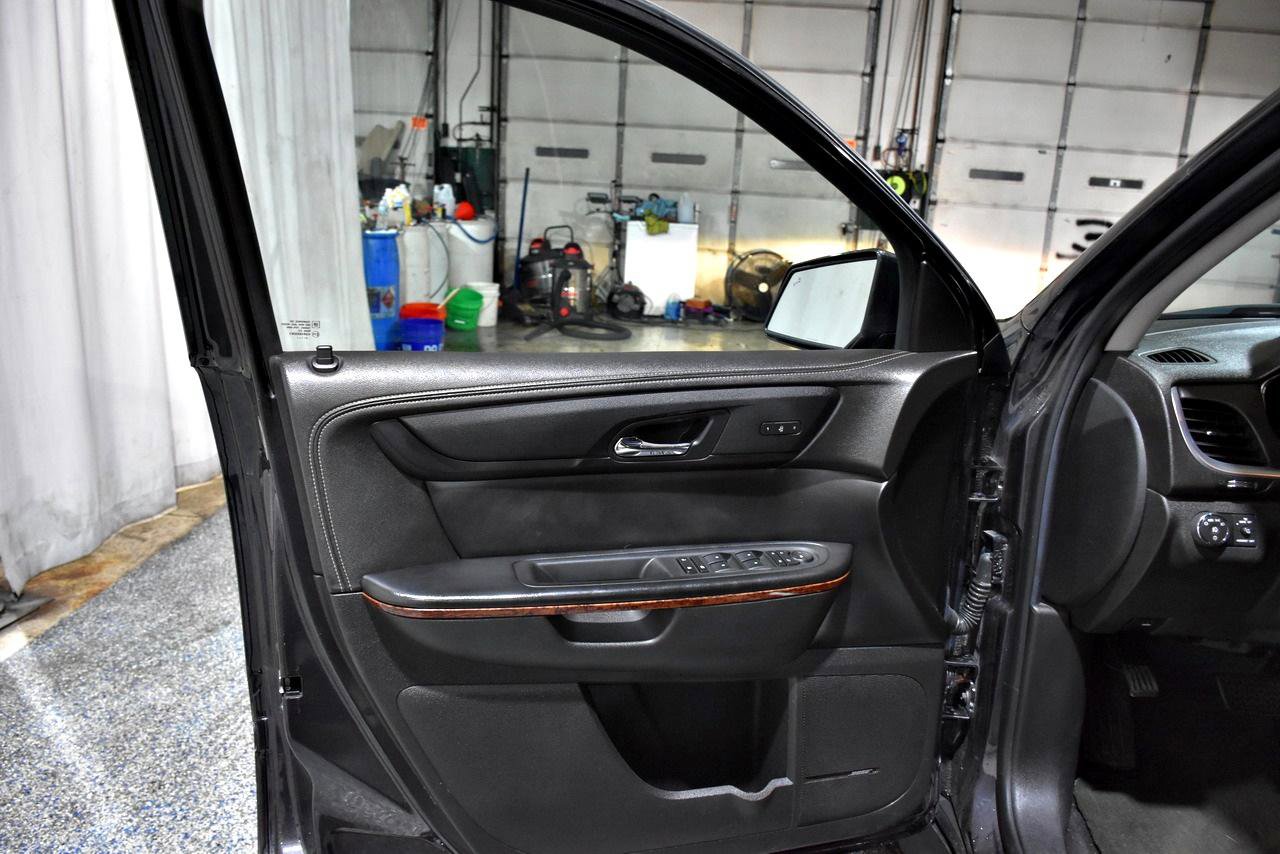 Used 2014 Chevrolet Traverse LTZ FWD image 9