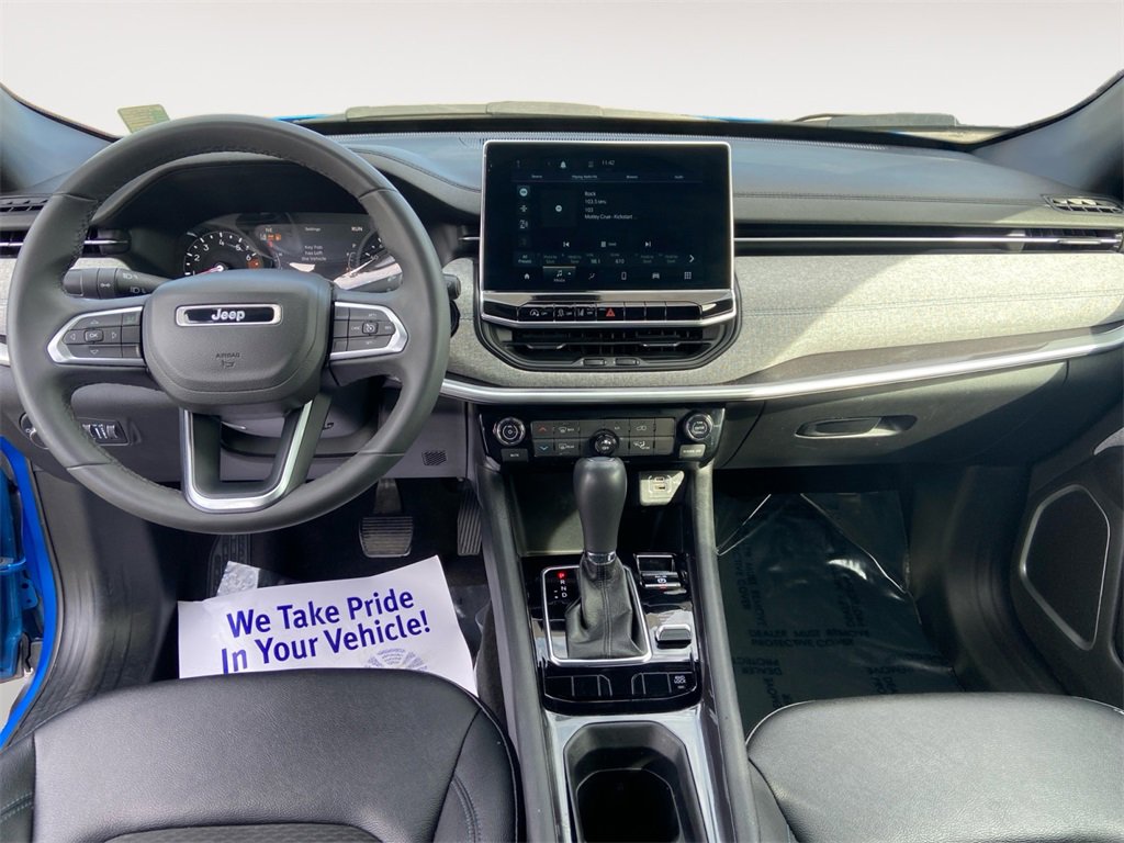 Used 2024 Jeep Compass Latitude image 10