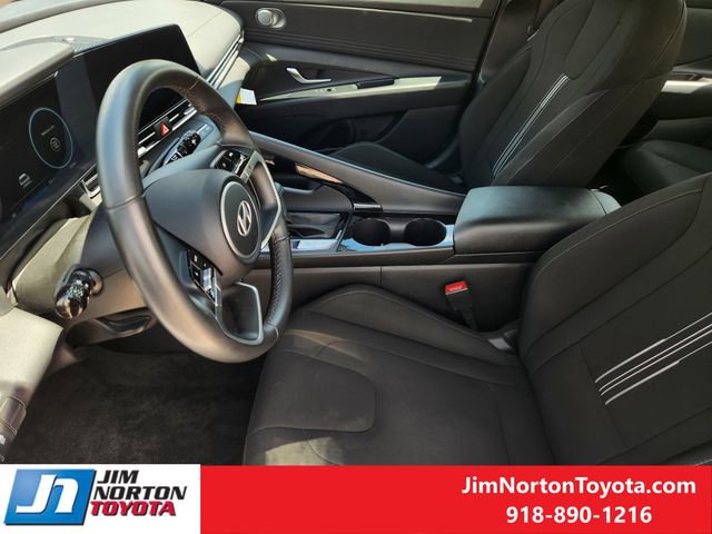 Used 2025 Hyundai Elantra SEL FWD image 14