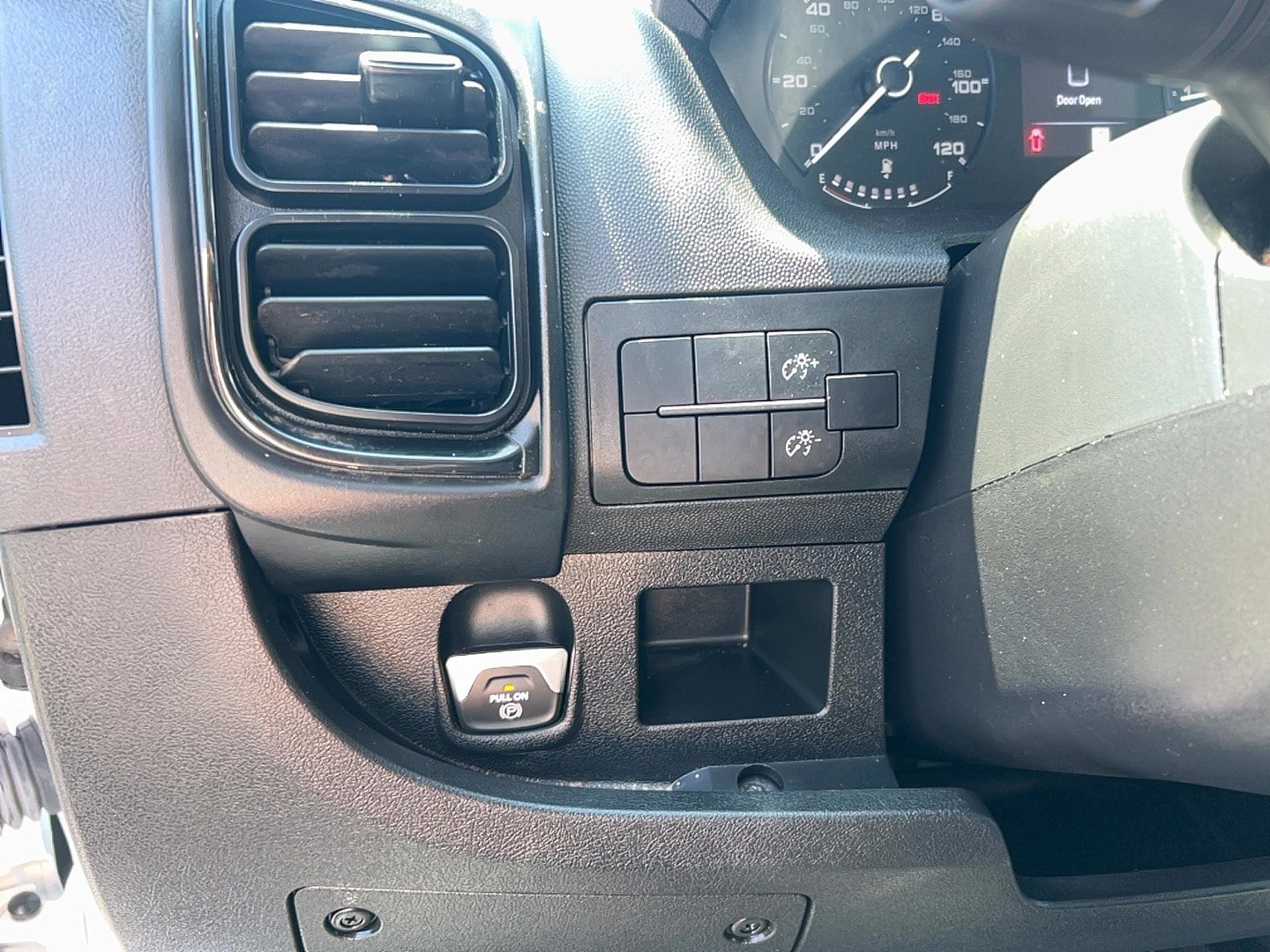 Used 2023 RAM ProMaster 2500 FWD image 13