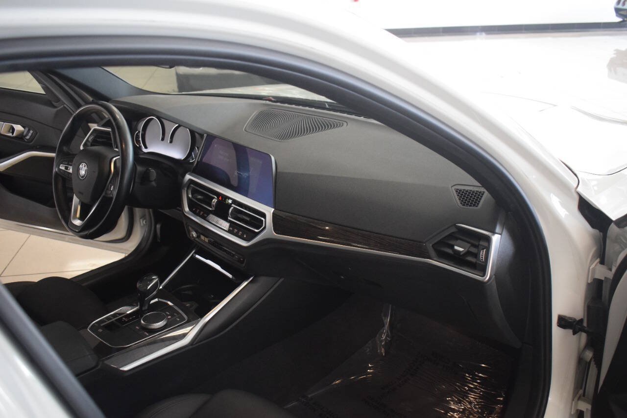 Used 2019 BMW 330i Sedan w/ Driving Assistance Package RWD image 19