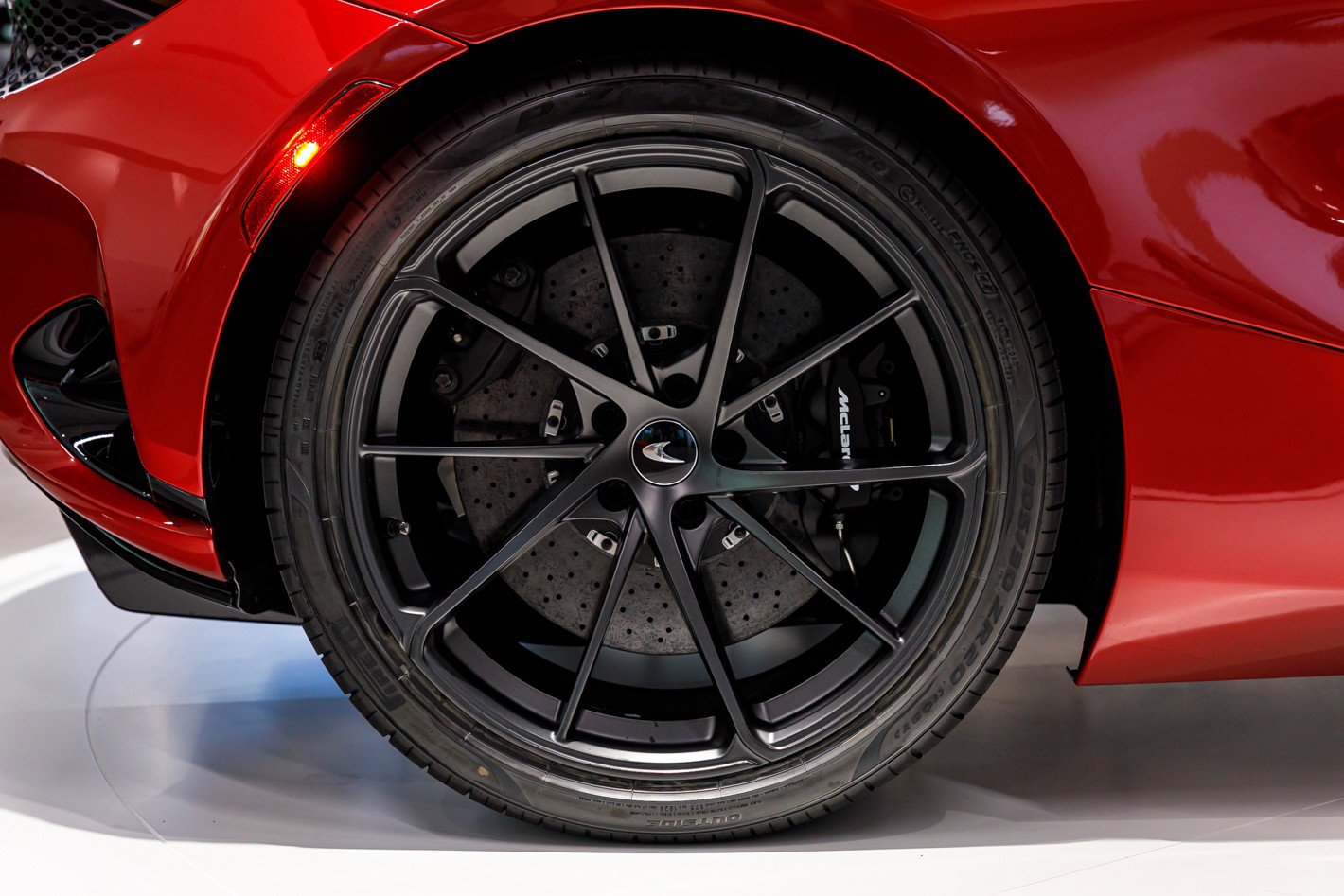 Used 2027 McLaren 750S Spider RWD image 37