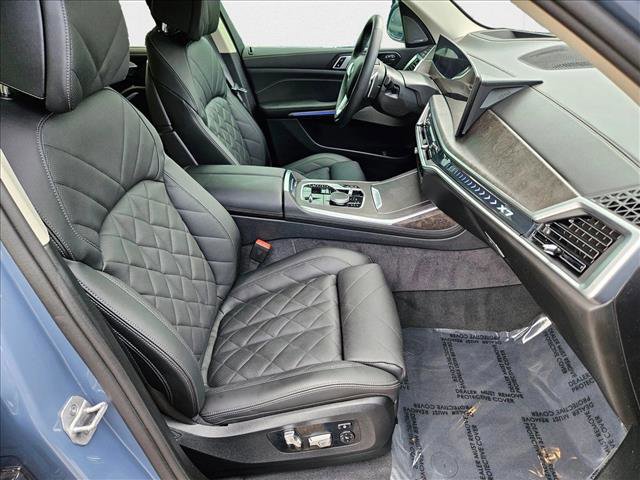 Used 2025 BMW X7 xDrive40i image 24