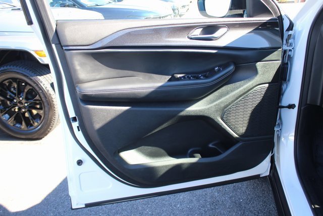 Used 2023 Jeep Grand Cherokee Altitude image 18