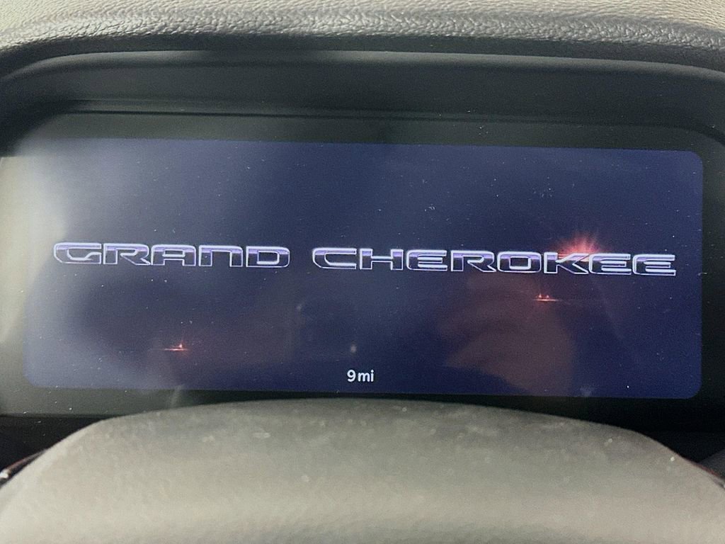 New 2025 Jeep Grand Cherokee Altitude AWD/4WD image 11