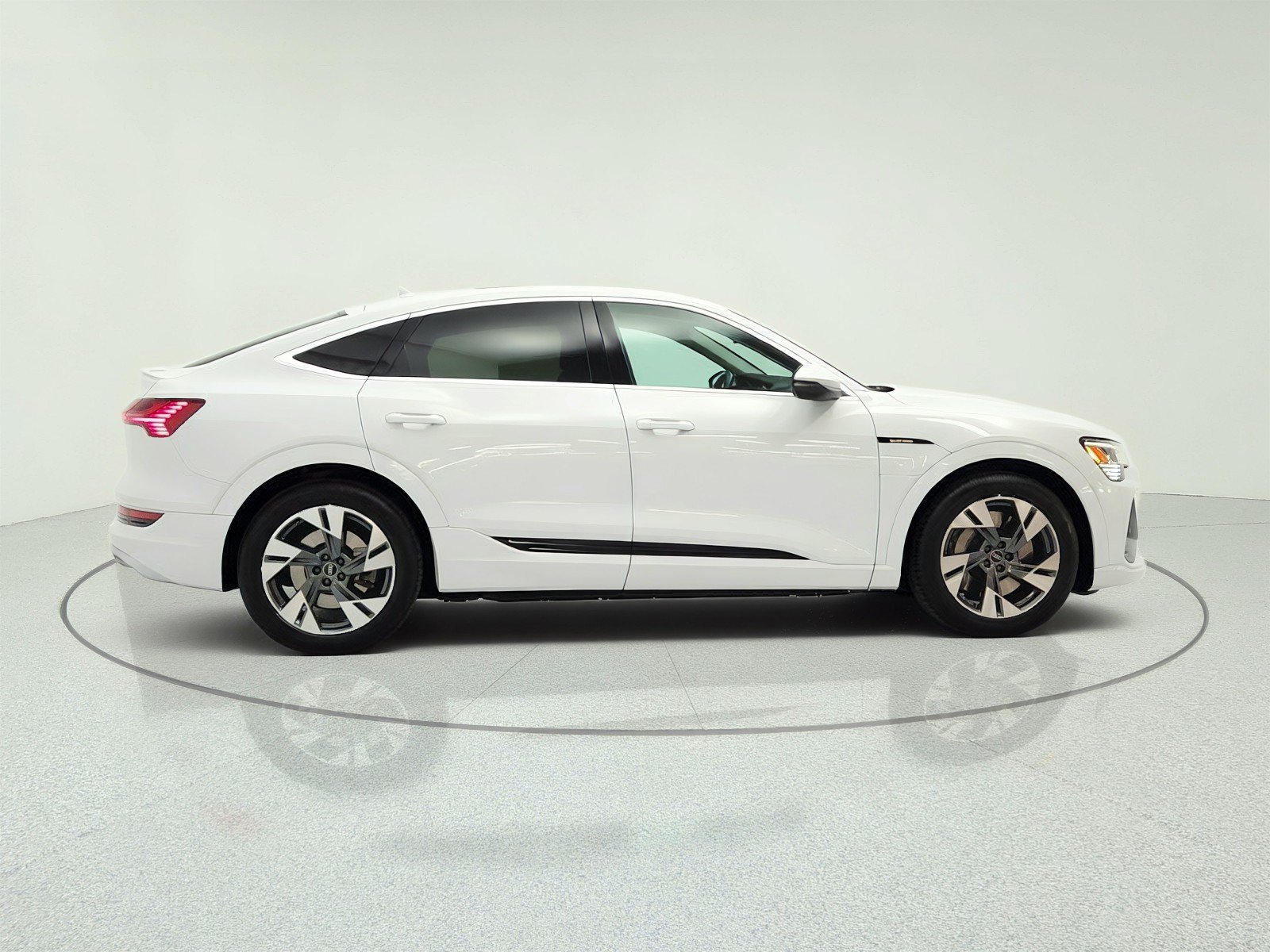 Used 2022 Audi e-tron Premium AWD/4WD image 4