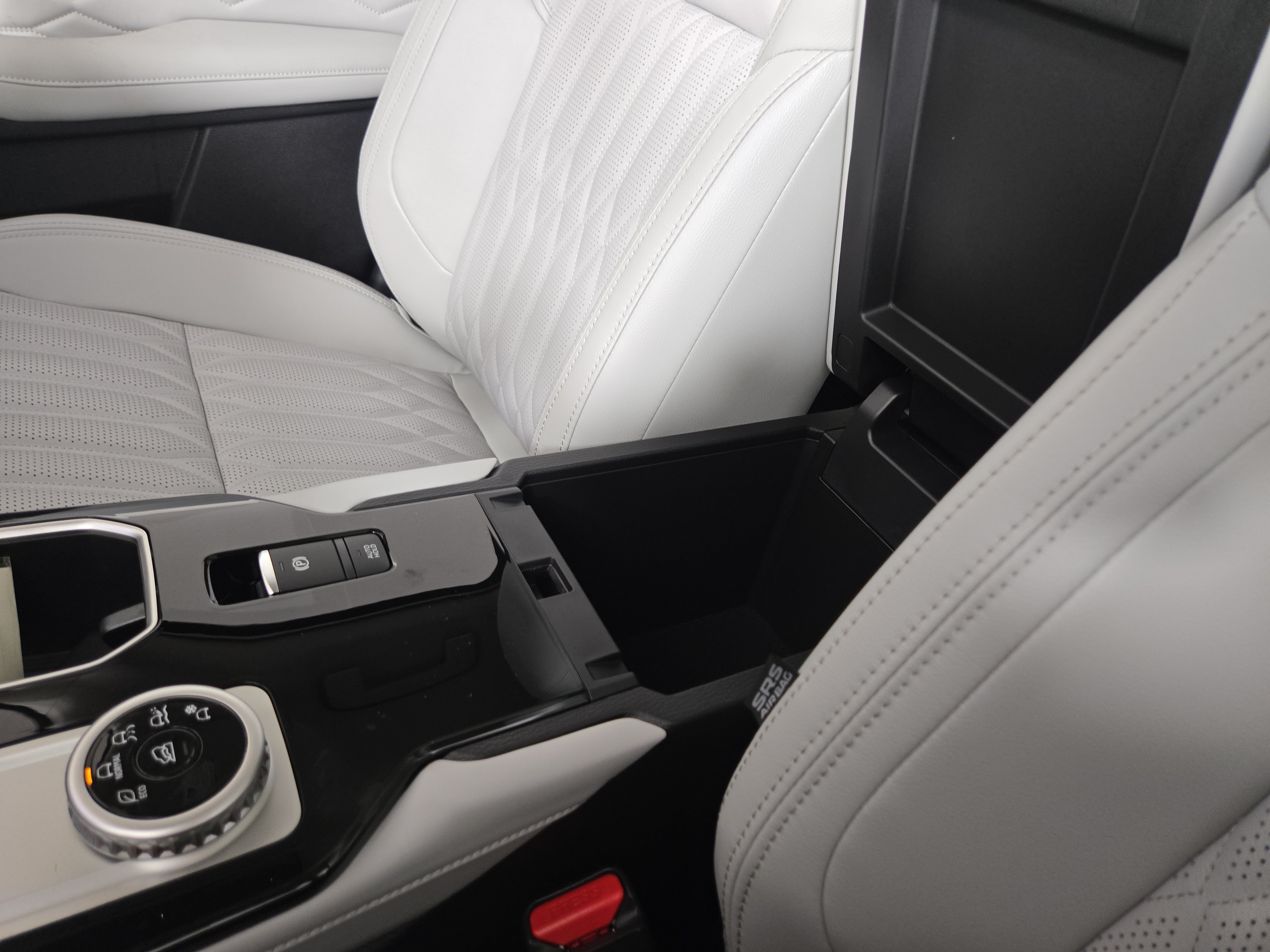 New 2026 Mitsubishi Outlander SEL FWD image 29