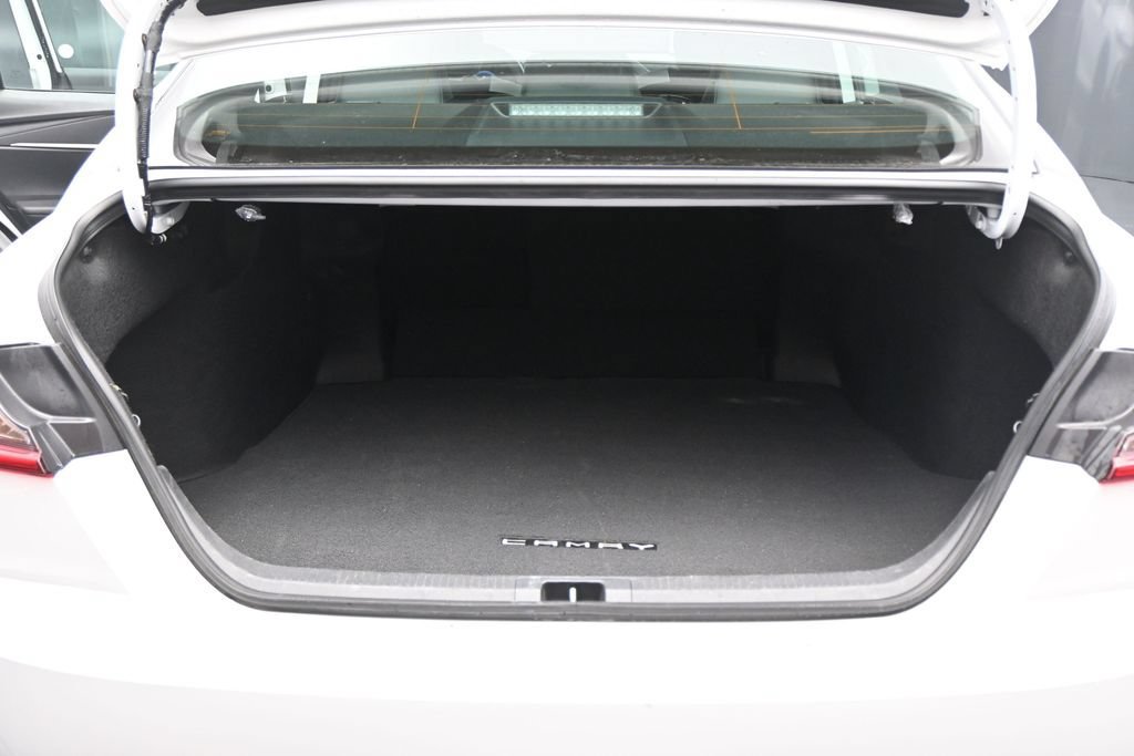 Used 2026 Toyota Camry SE FWD image 28