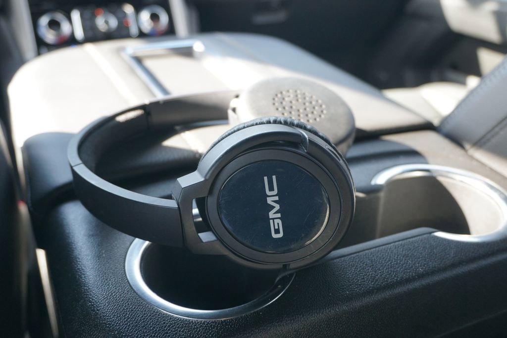 Used 2023 GMC Yukon XL Denali w/ Advanced Technology Package image 26