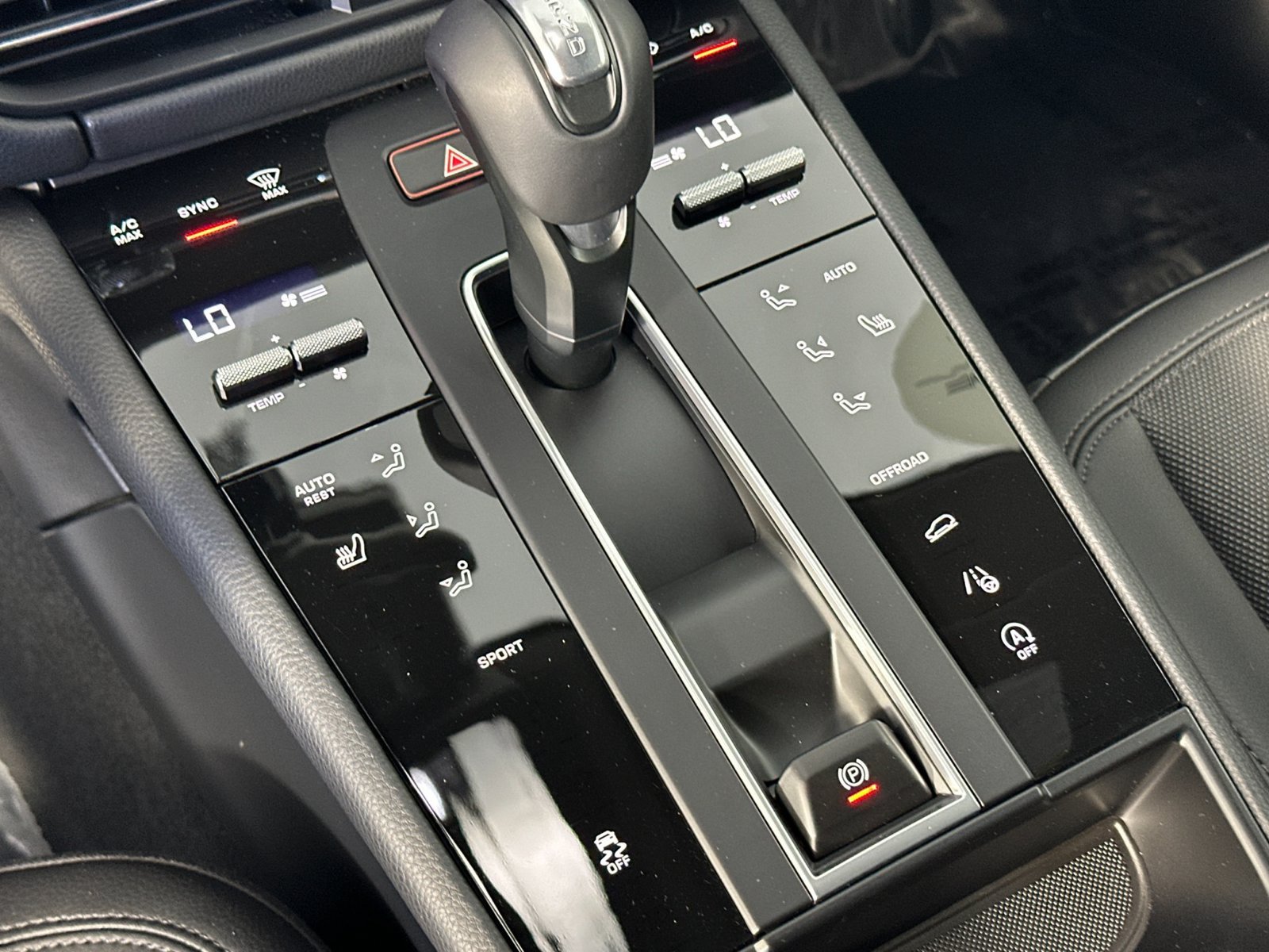Certified 2026 Porsche Macan AWD/4WD image 24