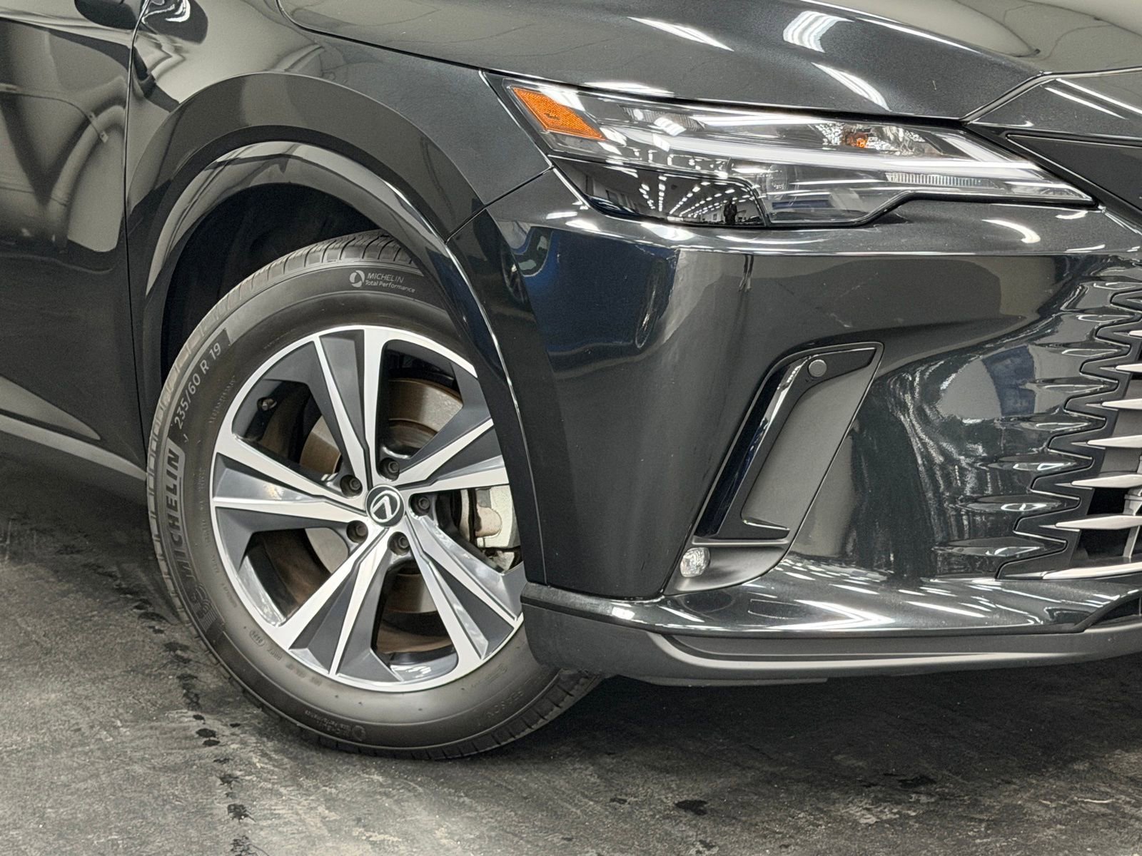 Used 2025 Lexus RX 350 FWD w/ Technology Package image 4