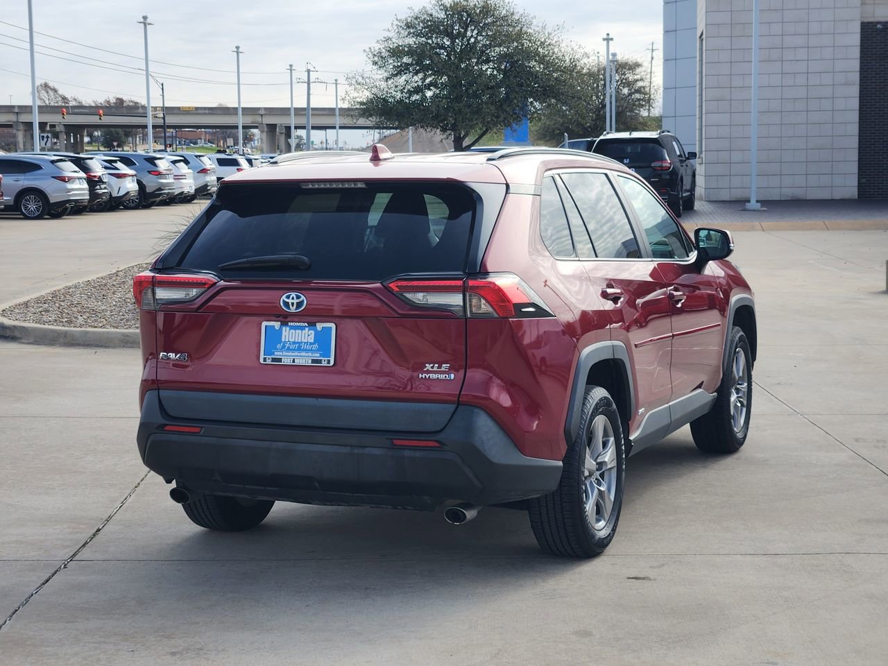 Used 2022 Toyota RAV4 XLE w/ Convenience Package image 5