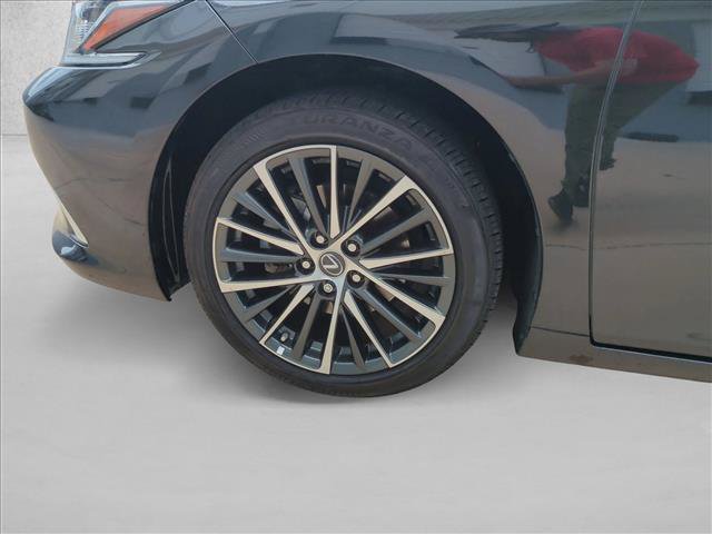 Used 2025 Lexus ES 300h w/ Premium Package FWD image 24