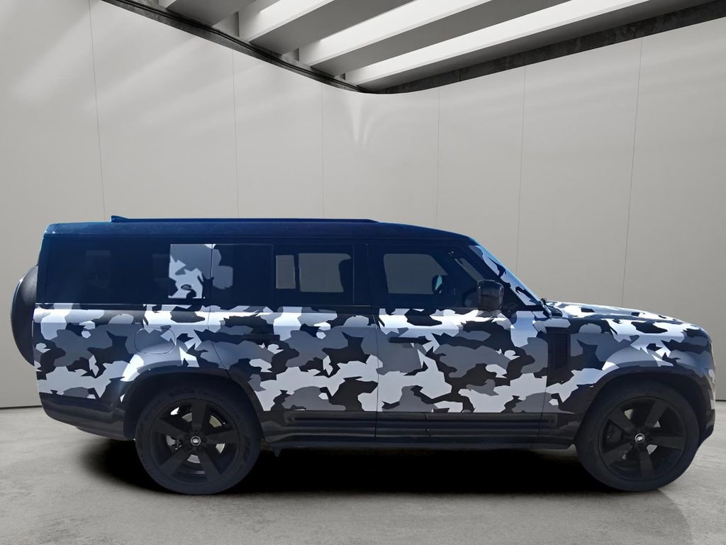 Used 2023 Land Rover Defender 130 X-Dynamic SE image 6