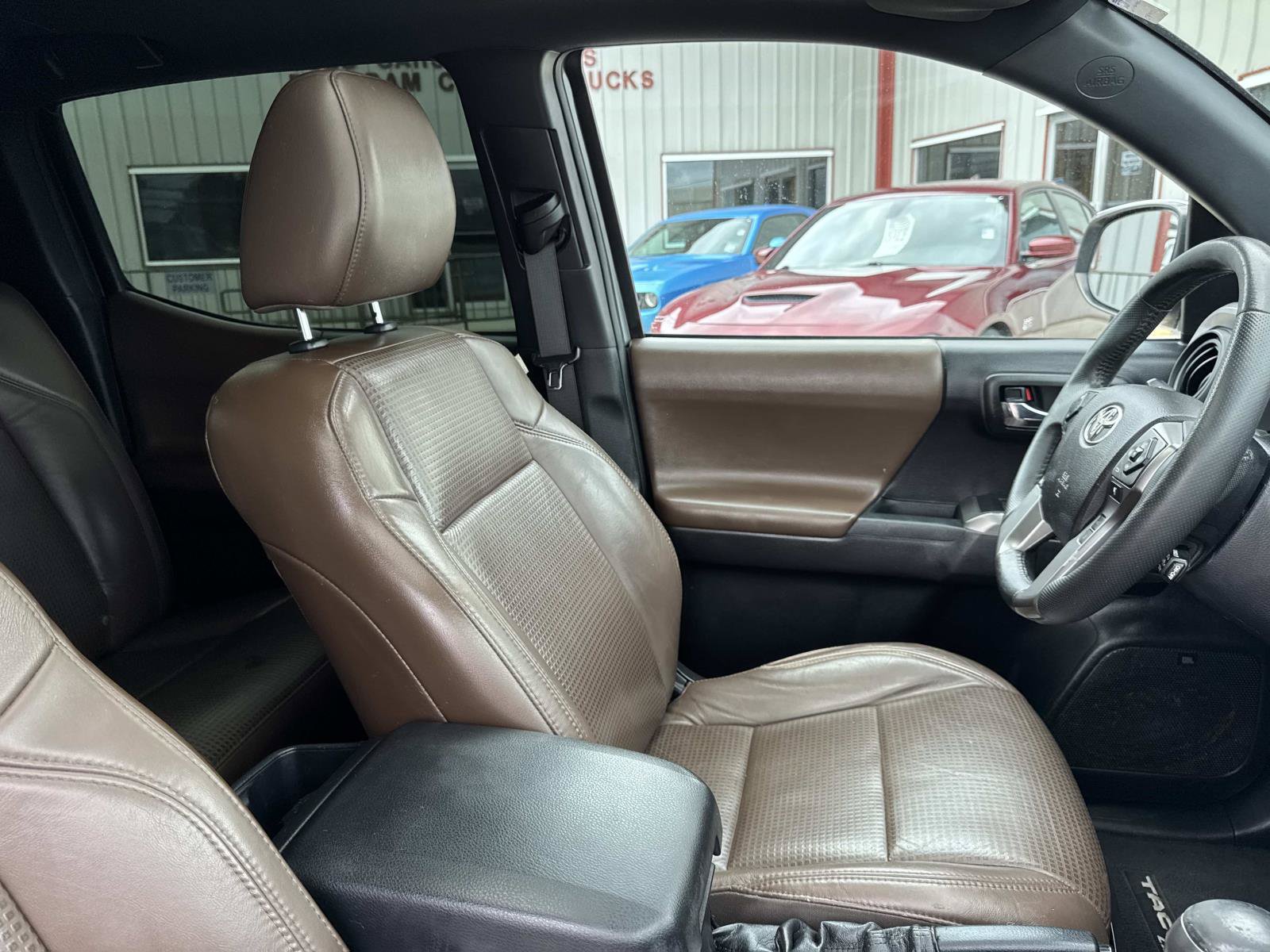 Used 2021 Toyota Tacoma Limited RWD image 10