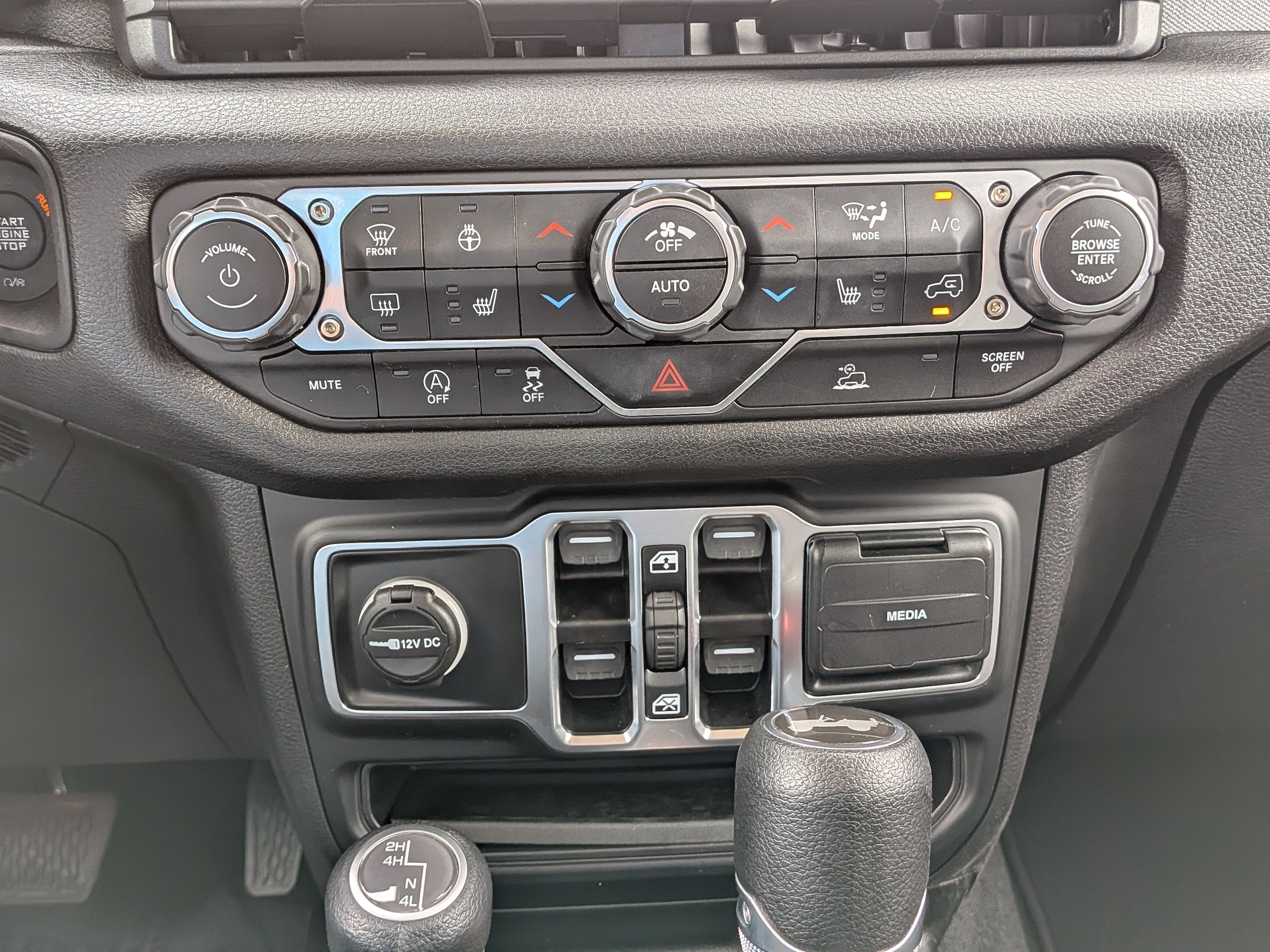 Used 2025 Jeep Wrangler Unlimited Sport AWD/4WD image 24
