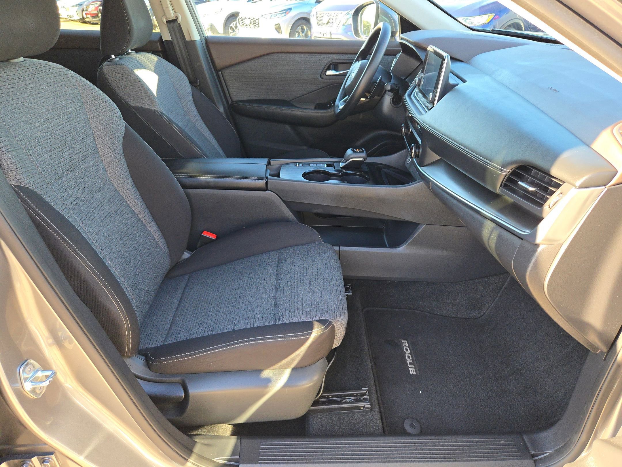 Used 2023 Nissan Rogue SV image 28