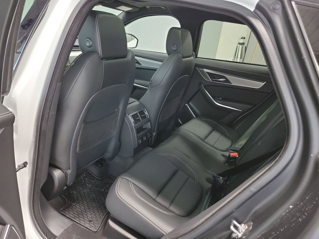 Used 2025 Jaguar F-PACE R-Dynamic S image 27