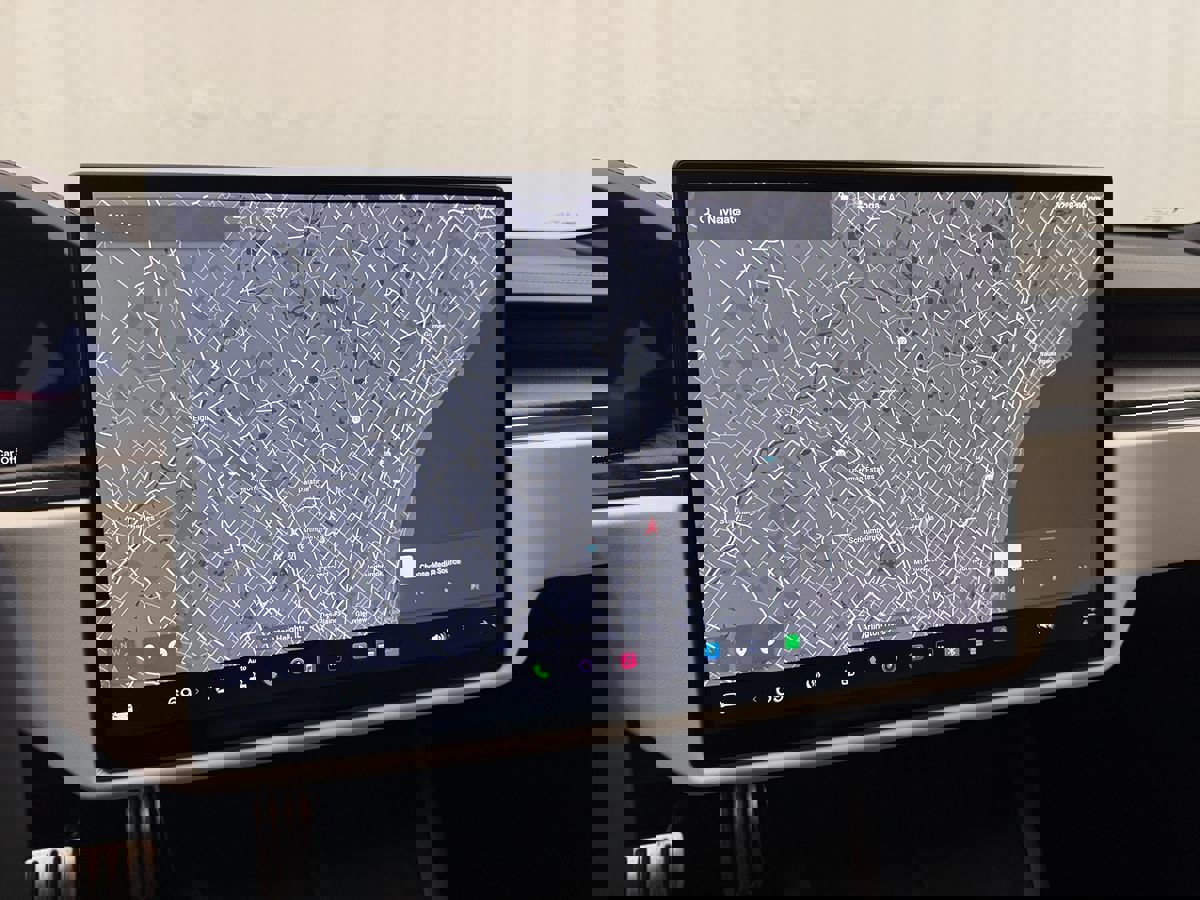 Used 2021 Tesla Model S Plaid image 17