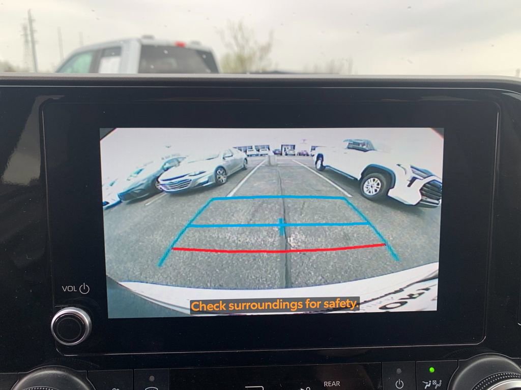 Used 2023 Toyota Highlander LE image 22